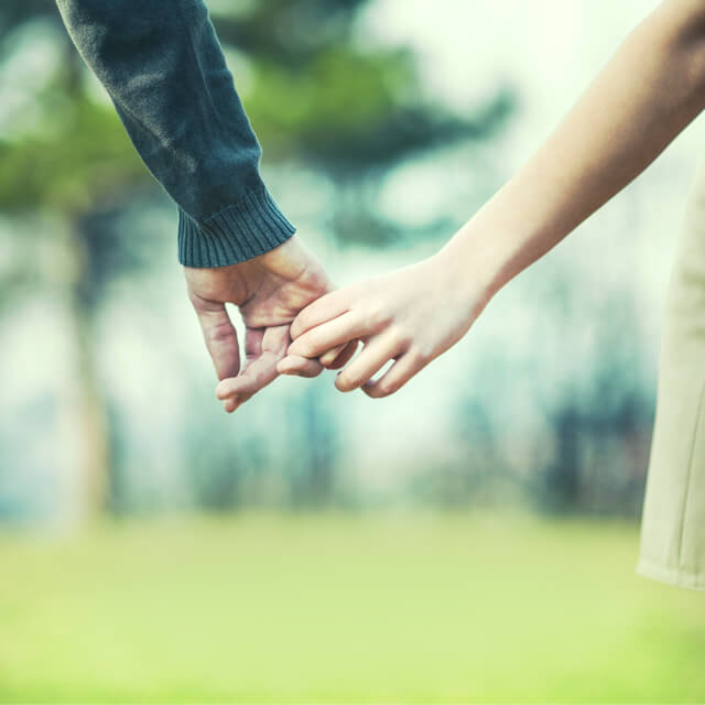 Es cierto que el amor conserva la belleza y que la cara de las mujeres se nutre de caricias, lo mismo que las abejas se nutren de miel. Es cierto que el amor conserva la belleza y que la cara de las mujeres se nutre de caricias, lo mismo que las abejas se nutren de miel.